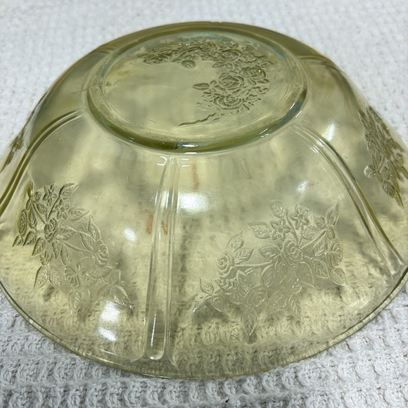 1930s Federal Glass Co. Yellow Depression Glass Serving Bowl - Picture 3 of 4
